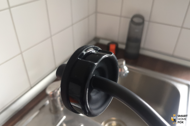 Ein Bild, auf dem man das Mundstück und den Strohhalm von nahem sieht.