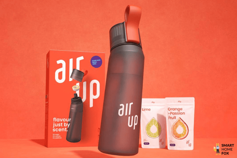 Ein Bild, welches das air up Starter-Set anthrazit mit den Duft-Pods Lime und Orange-Passionsfrucht zeigt.