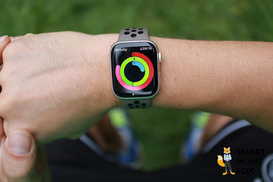 Man sieht den Aktivitätstracker der Apple Watch 8.