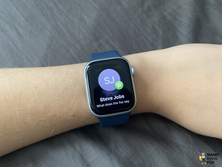 Apple Watch 9 am Arm mit Nachricht von Steve Jobs
