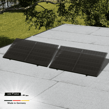 Man sieht ein Balkonkraftwerk von Priwatt.