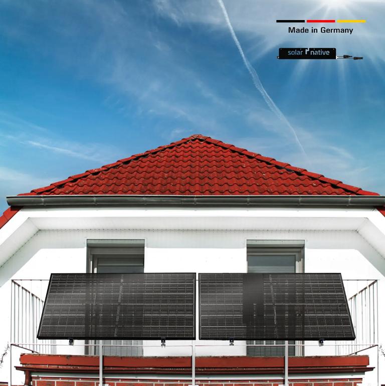 Hier siehst Du das priBalcony Duo der Generation 3 mit Wechselrichter Made in Germany.