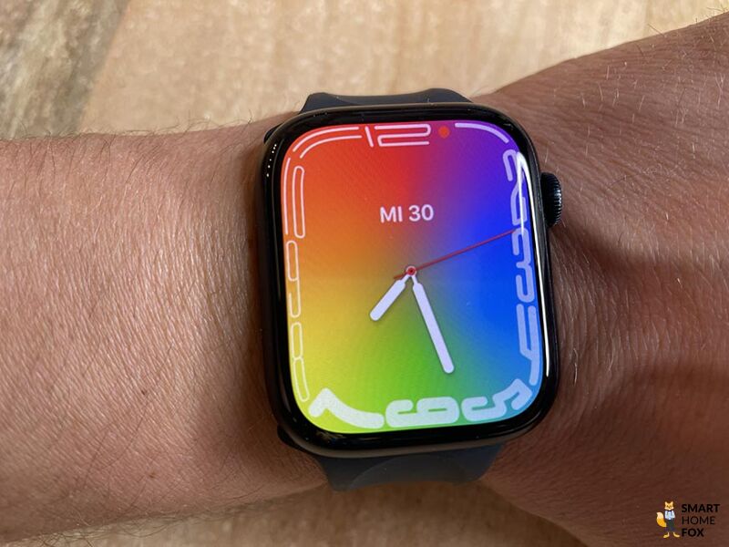 Man sieht das neue Watchface Kontur auf der Apple Watch Series 7.