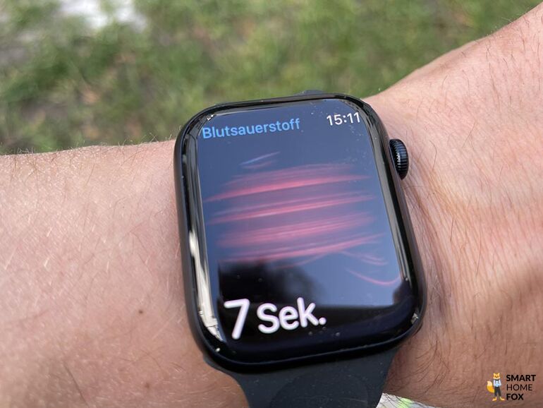 Man sieht die Messung der Sauerstoffsättigung auf der Apple Watch Series 7.
