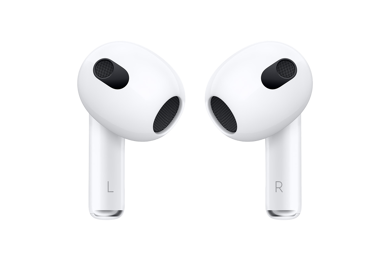 Appple AirPods 3 In Ear Kopfhörer sind in der Nahaufnahme zu sehen.