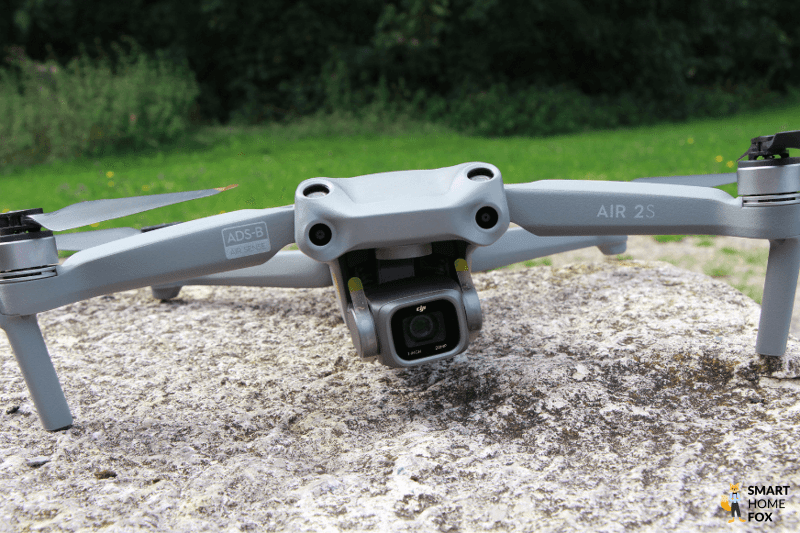 Die vorderen Hindernissensoren der DJI Air 2S Kameradrohne
