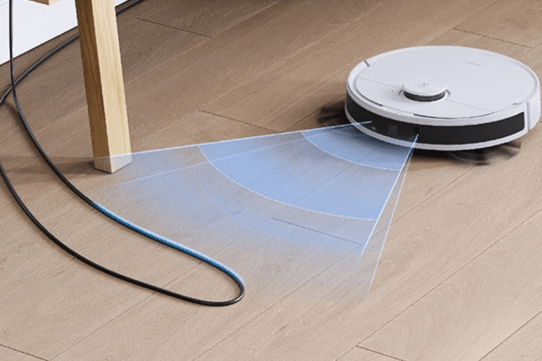 Die Wohnung wird mit dem Kreuzlaser vom Ecovacs Deebot T8 gescannt.