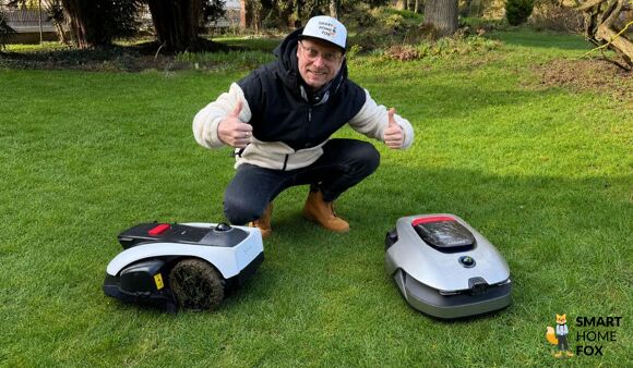 ECOVACS GOAT O1200 LiDAR PRO und Dreame A2 1200 Mähroboter nebeneinander auf einem Rasen