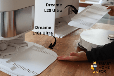 Die beiden Auffahrrampen der Basis-Stationen des Dreame L10s Ultra und des L20 Ultra werden in den Händen gehalten.