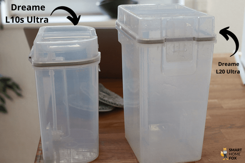 Die Wassertanks des Dreame L10s Ultra und des L20 Ultra stehen nebeneinander.