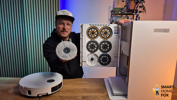 Der Dreame Matrix10 Ultra Complete steht für Testzwecke auf dem Tisch.