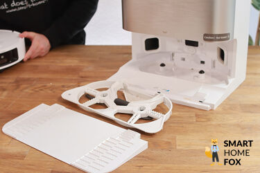 Die Ultra-Station des Dreame X40 wird gewartet.