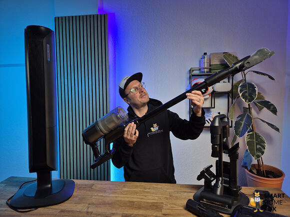 Vorstellung der Dreame Z40 Station mit sämtlichem Zubehör und Wischaufsatz durch das Smart Home Fox Team im Studio.