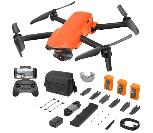 Die Autel Evo Nano+ Drohne samt Zubehör.