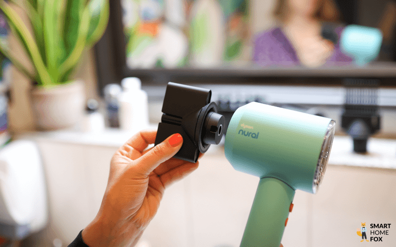 Intelligente Aufsatzerkennung des Dyson Supersonic Nural ist zu sehen.