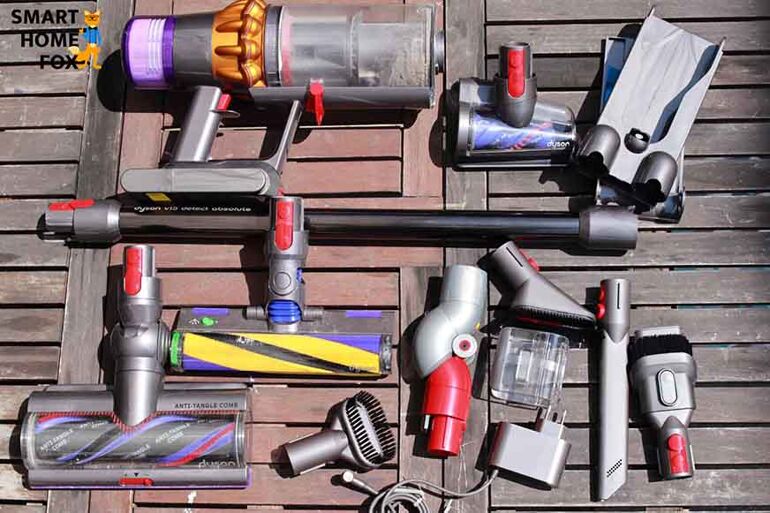 Hier siehst Du beispielhaft das Zubehör eines Dyson V15 Detect Absolute