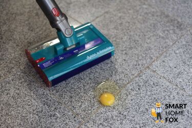 Dyson V15s Detect Submarine: Ei liegt auf dem Boden