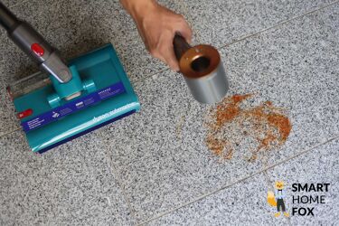 Dyson V15s Detect Submarine: Eingetrockneter Ketchup durch Föhn