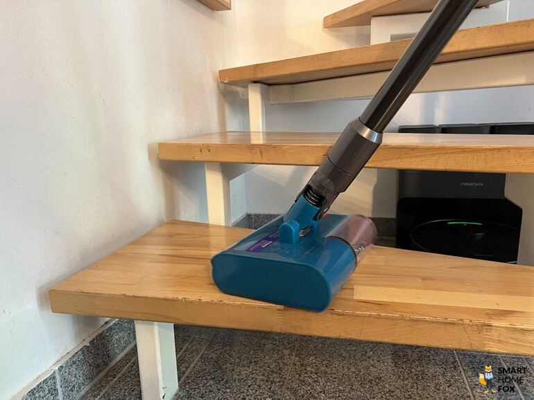 Dyson V15s Detect Submarine: auf der Treppe
