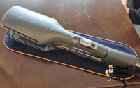 Der GHD Duet Styler liegt auf dem Tisch.