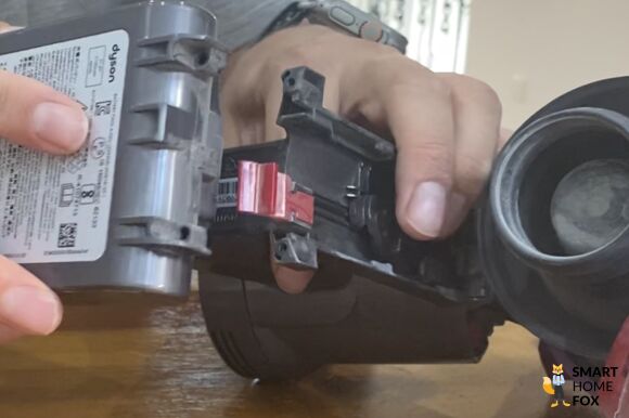 Dyson Staubsauger Akku wechseln