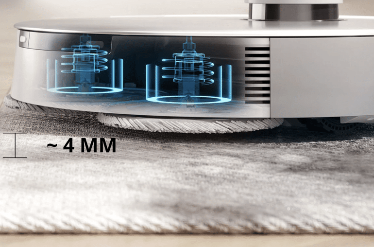 Die Wischpads des ECOVACS DEEBOT T20 OMNI werden beim Befahren eines Teppichs angehoben.