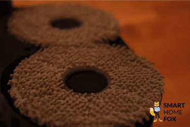 Wischpads des ECOVACS DEEBOT X2 sind nach der Reinigung an der OMNI Station zu sehen.
