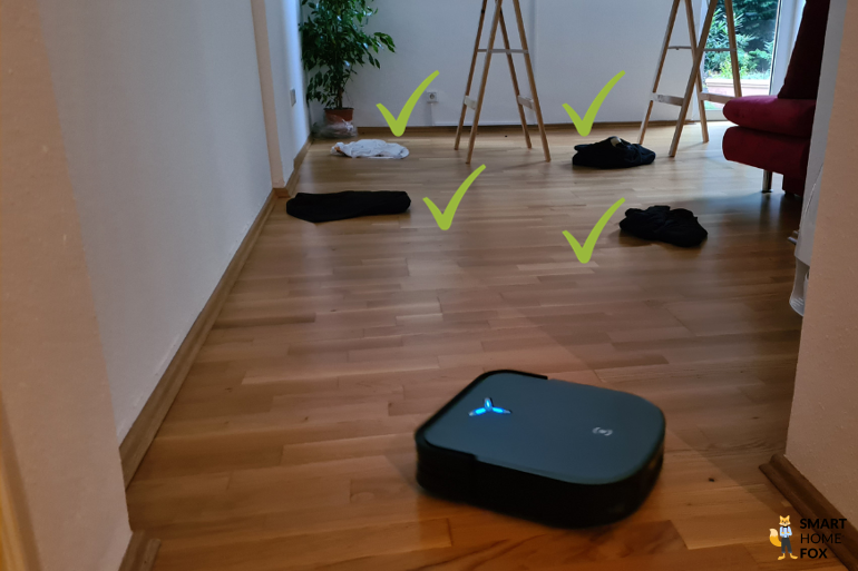 Das Testergebnis bei der Hinderniserkennung von Textilien durch den ECOVACS DEEBOT X2 OMNI ist zu sehen.