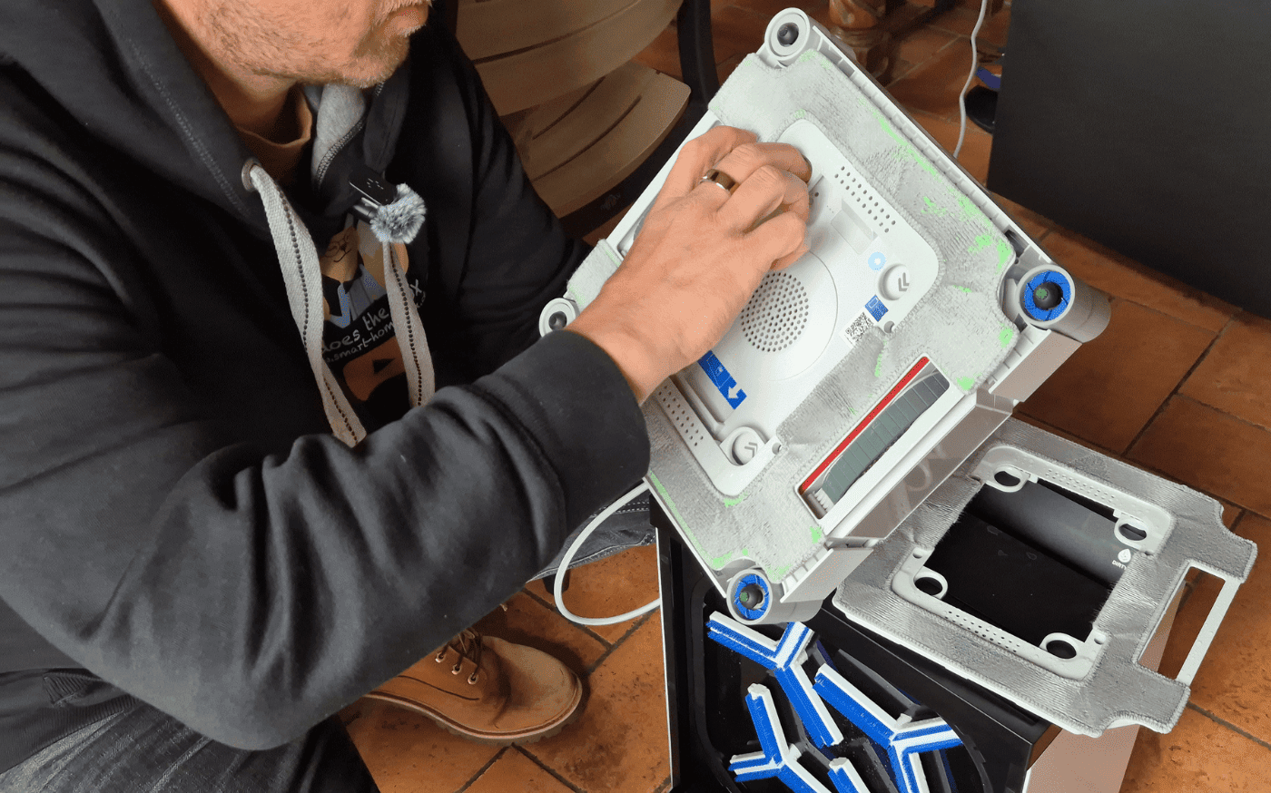 ECOVACS WINBOT W3 OMNI Fensterputzroboter mit Wash Station Produktansicht