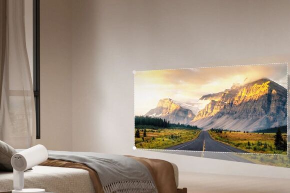 Der kleine praktische ETOE Starfish Projektor, Beamer projiziert im Schlafzimmer ein Bild an die Wand, welches sich problemlos an allen Ecken feinjustieren lassen kann, um ein individuelles perfektes Bild zu erzeugen.