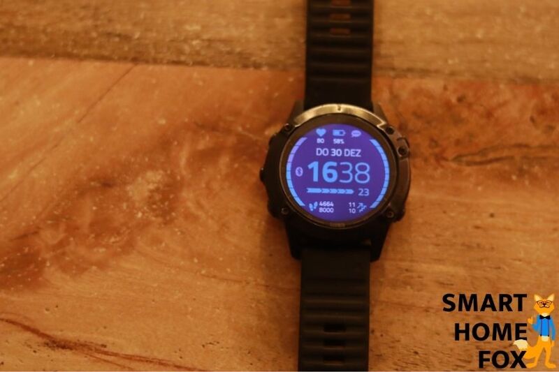Man sieht die Akkuanzeige auf der Garmin Fenix 6 Pro.