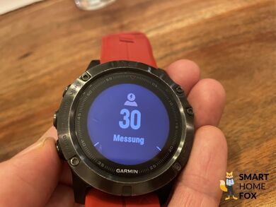 Man sieht das angezeigte Stresslevel auf der Garmin Fenix 5X Plus.