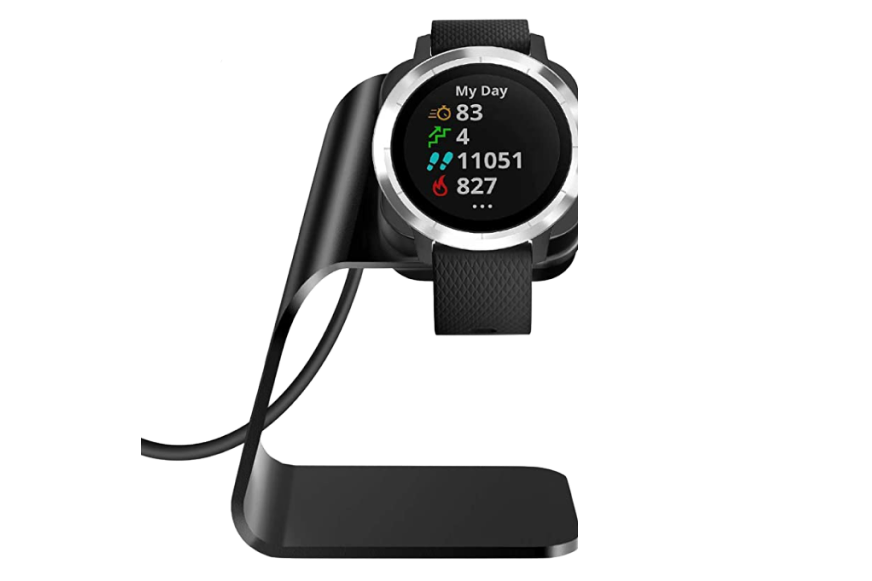 Man sieht das Ladegerät für Garmin.