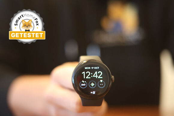 Man sieht die Googel Pixel Watch.