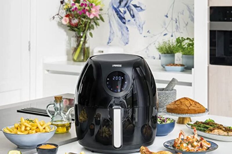 Man sieht den Princess Airfryer.
