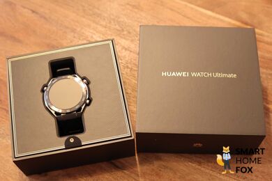 Man sieht die Huawei Watch Ultimate.