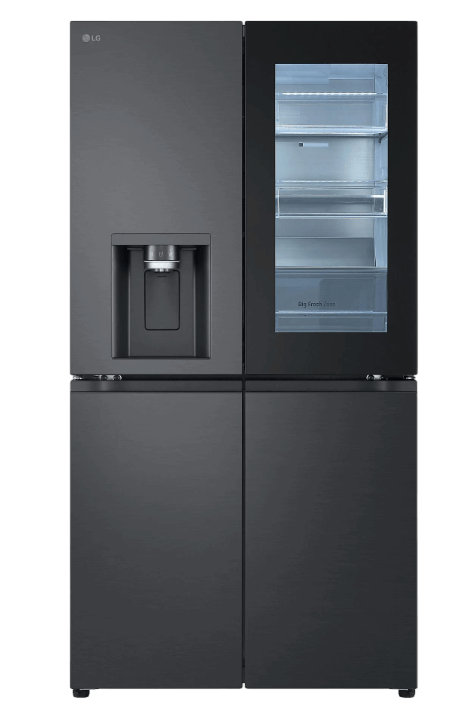 Der LG GMG960EVEE InstaView® Multi-Door mit Craft Ice French-Door (638 l, E, 1792 mm hoch, Essence Black Steel) Kühlschrank ist einzeln in der Nahaufnahme zu sehen.