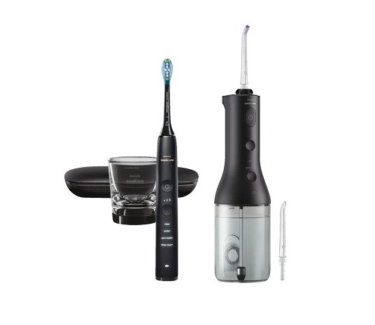 Philips Sonicare Zahnbürste + DiamondCare Munddusche vor einem weißen Hintergrund.
