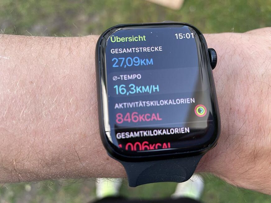 Man sieht das Display der Apple Watch 7.