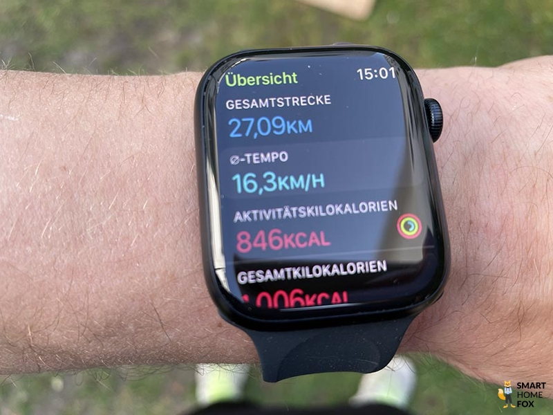 Man sieht das Display der Apple Watch 7.