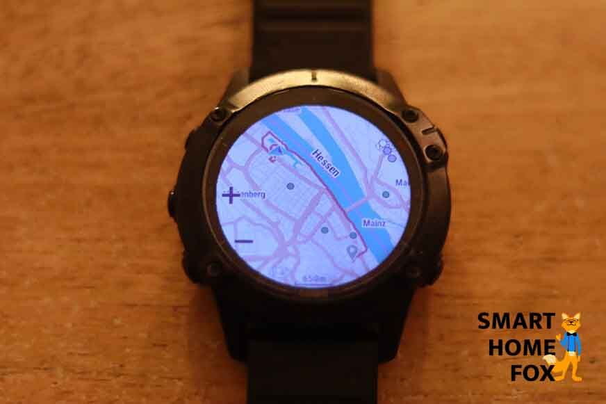 Man sieht die Navigationsfunktion auf der Garmin Fenix 6 Pro.