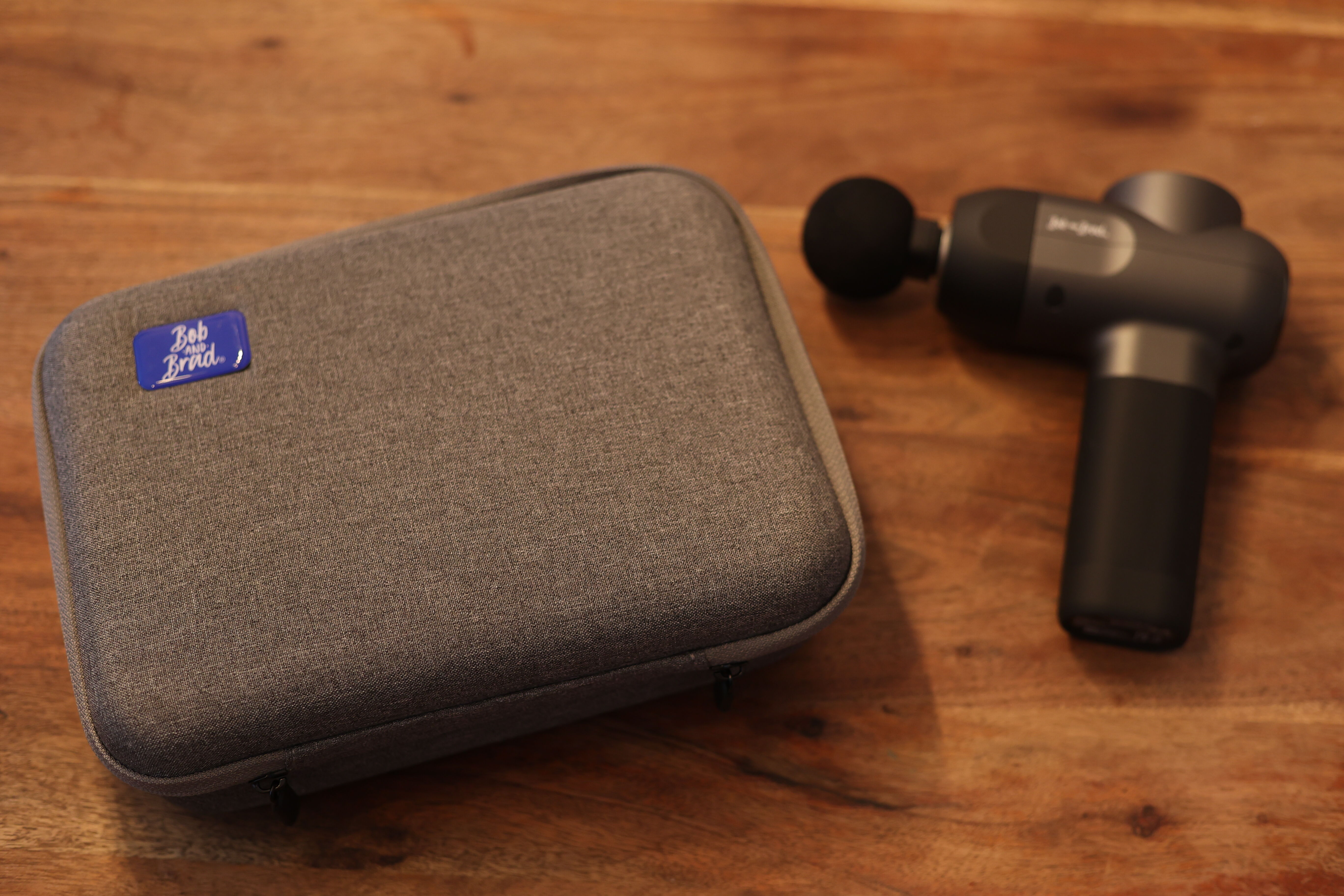 Massagepistole im Case