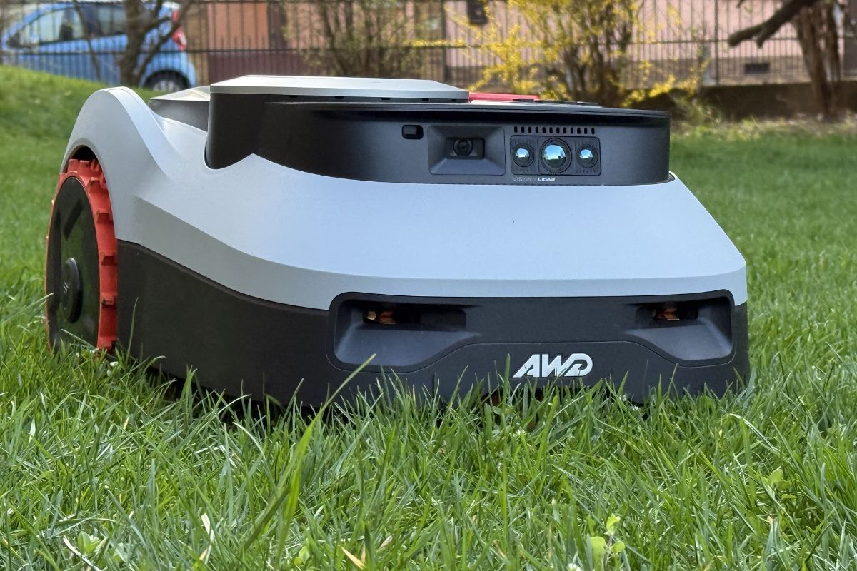 Der Segway Navimow i208 LiDAR Mähroboter im Smart Home Fox Test 2026. Mäht ohne Kabel und ohne RTK-Antenne.