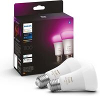 Philips Hue E27 Gluehbirnen sind vor einem weißen Hintergrund zu sehen