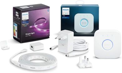 Philips Hue White & Col. Amb. Lightstrip Starterset inkl. der Bridge vor einem weißen Hintergrund