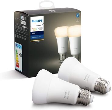 Zwei Philips Hue White Lampen inkl. Verpackung sind vor einem weißen Hintergrund zu sehen