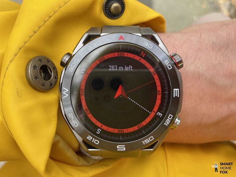 Man sieht die Huawei Watch Ultimat.