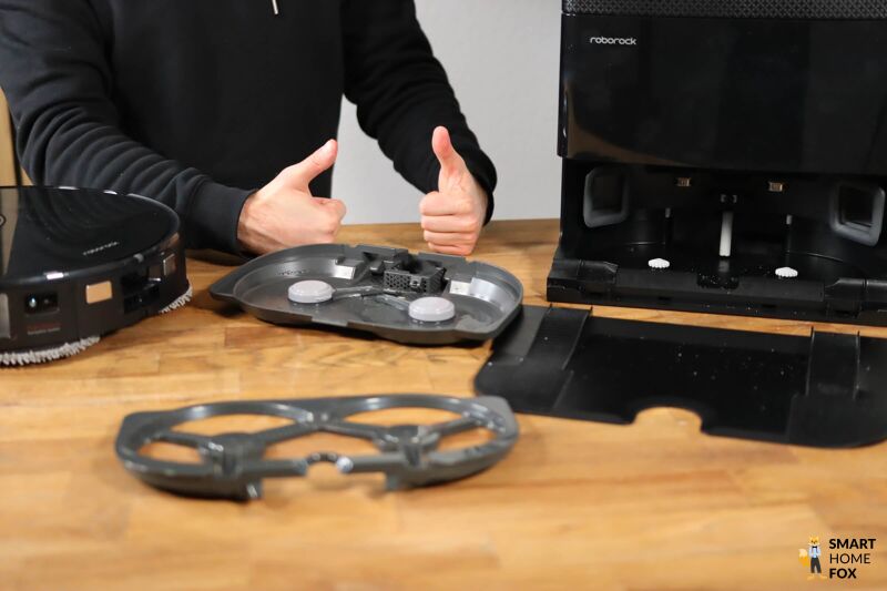 Die Dockingstation 3.0 des Roborock Qrevo Slim wird gewartet.
