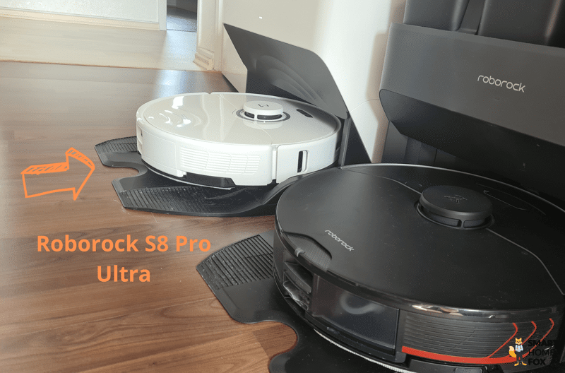 Die matte Optik des Roborock S7 MaxV ist im Vergleich zur Hochglanzoptik des Roborock S8 Pro Ultra zu sehen.