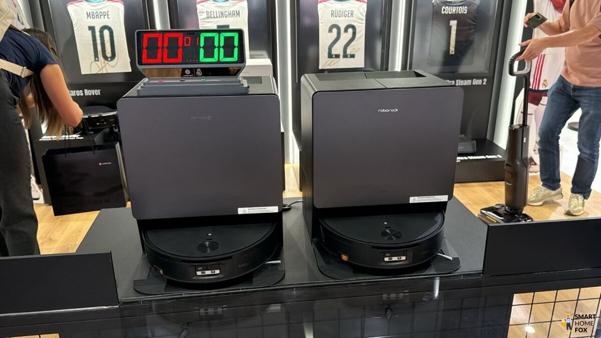 Roborock Saros 20 Flow Complete Saugroboter mit Ladestation auf der IFA 2026